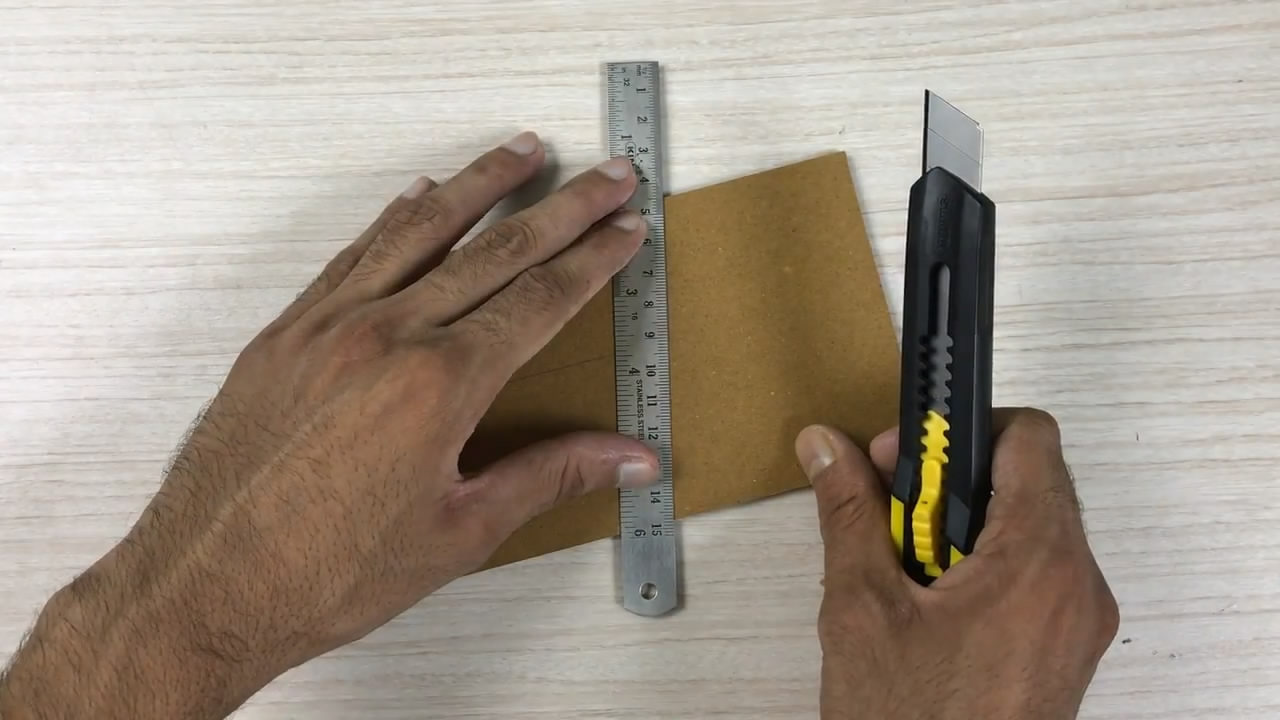 用纸板制作卡车模型解放j6p,用纸板制作斯堪尼亚卡车车头模型