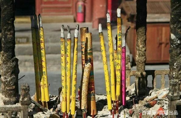 沉香燃烧后的灰有什么作用,沉香烧后的炭是怎么样的