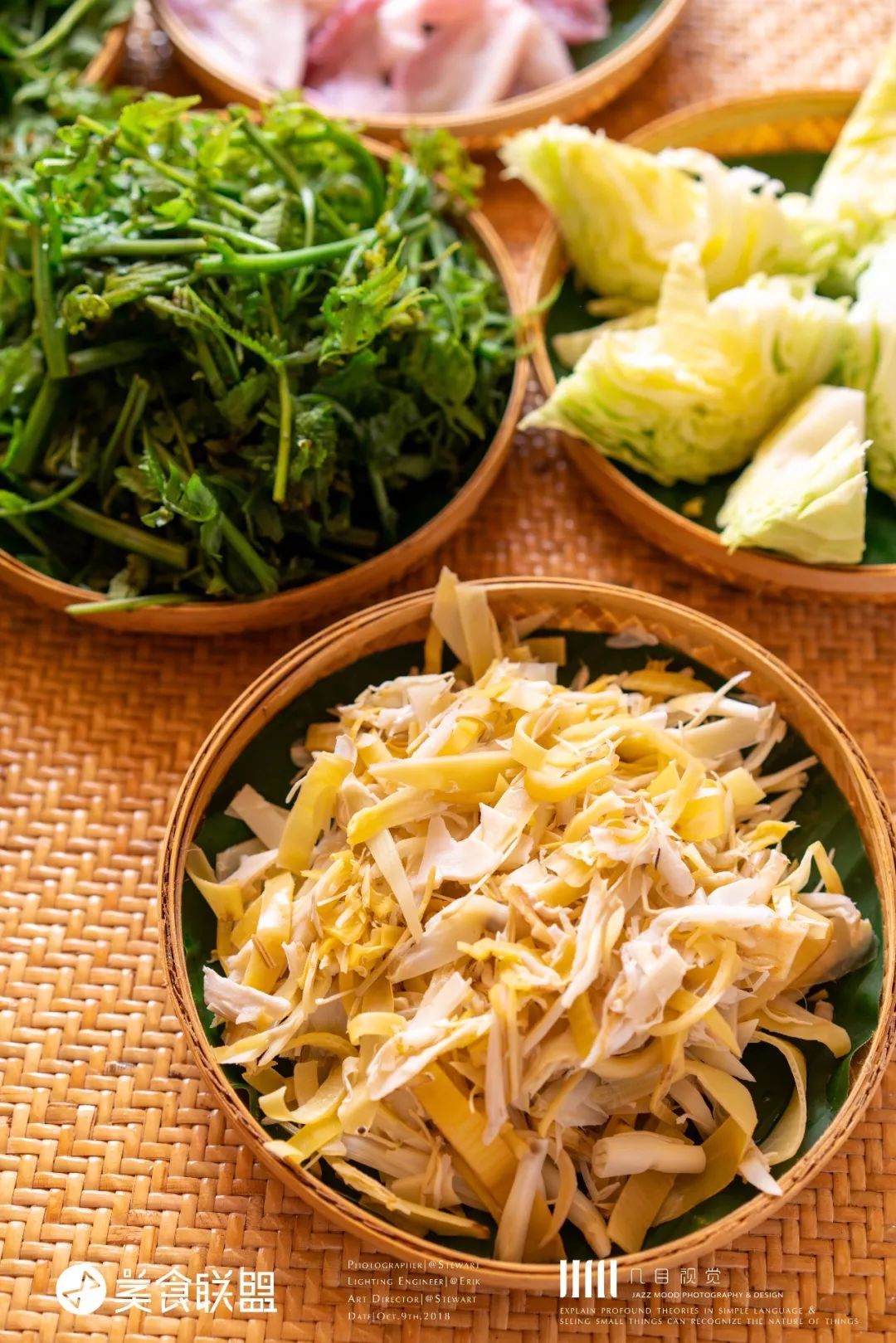 昆明闹市这家12年老店,独创傣式火锅一年只卖89天,大闸蟹涮着吃