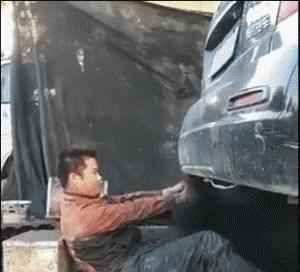 搞笑gif动图包你一天都开开心心的,搞笑gif趣图这一下太猝不及防了