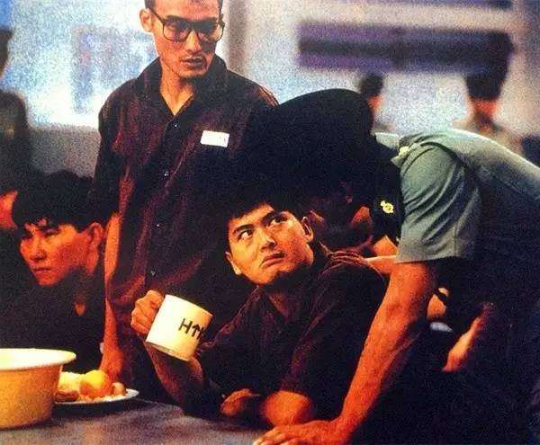 无双电影小马哥,小马哥周润发电影英雄本色动图