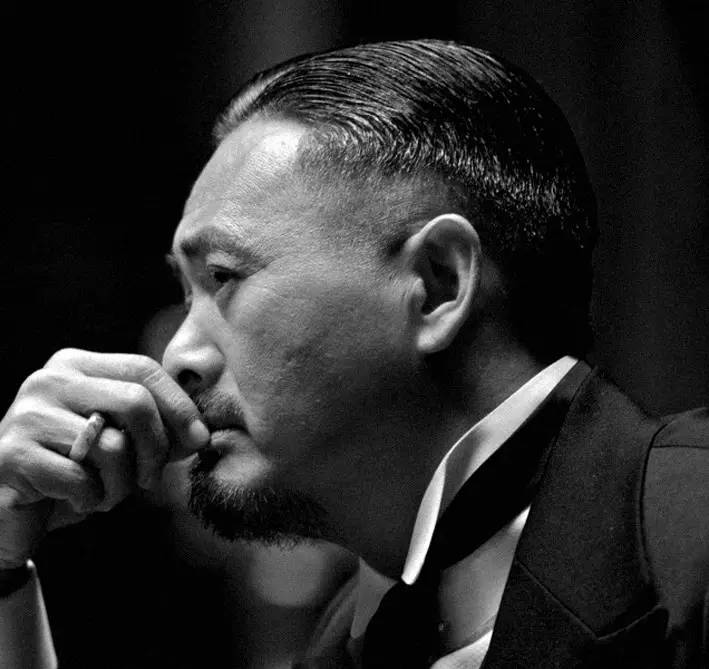 无双电影小马哥,小马哥周润发电影英雄本色动图