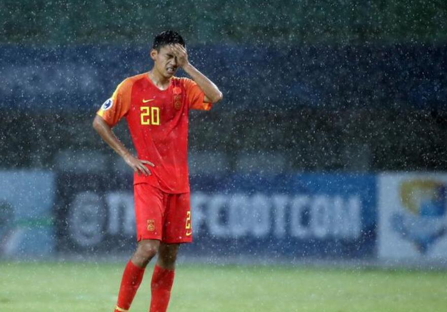 国足可以提前解散了!一场0-1毁所有,两大尴尬纪录给出最终答案