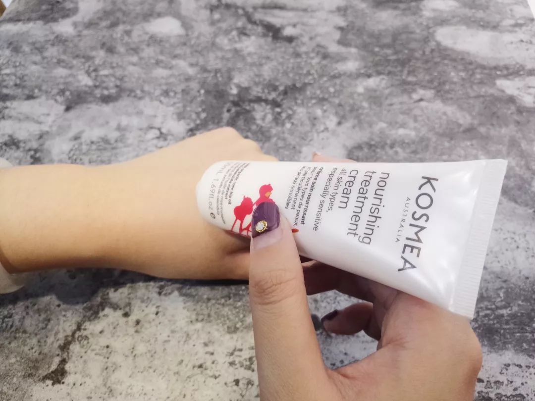 有了全世界3秒卖一瓶的“液体黄金“，干燥、长痘就与你无缘了！