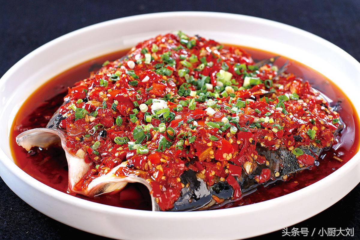 剁椒蒸鱼头湘菜大师自己炒剁椒,湘菜大厨剁椒鱼