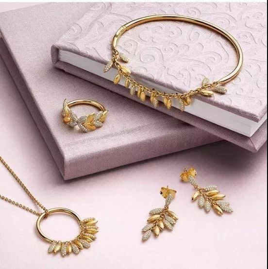 邓紫棋同款蛇形戒指,戒指不能戴太满