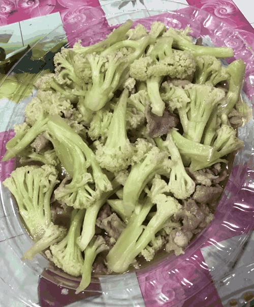 天露山走一转并吃了满意的晚餐，正想发朋友圈，老公：盘子寒碜