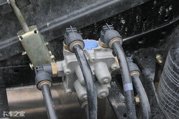 卡车气路为何总漏气？都是因为用了这种便宜货