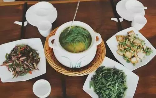 大叔为钓鱼买下一座岛,40岁大叔100块改造房间