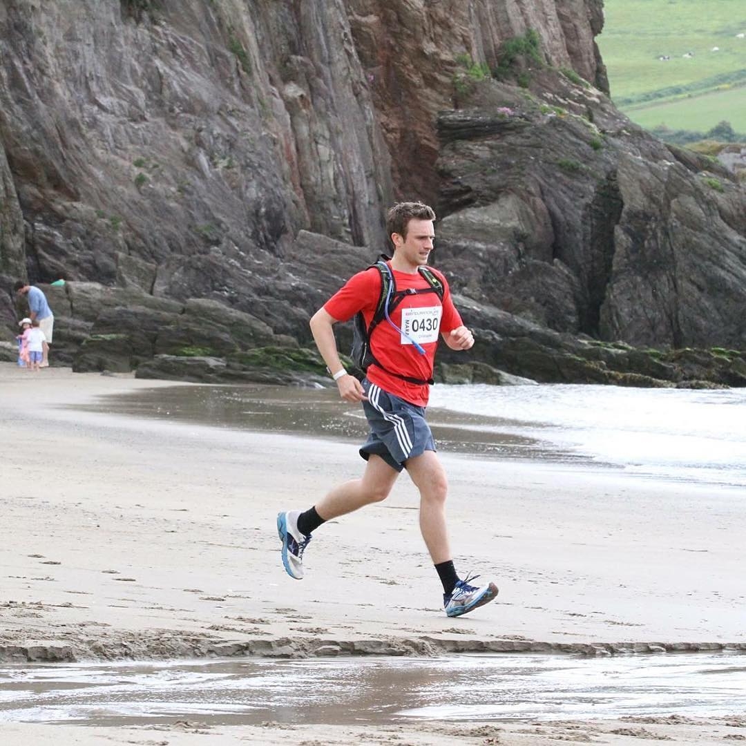 长时间不跑步突然跑步腿疼怎么办,跑步20天左右腿疼还可以继续跑吗