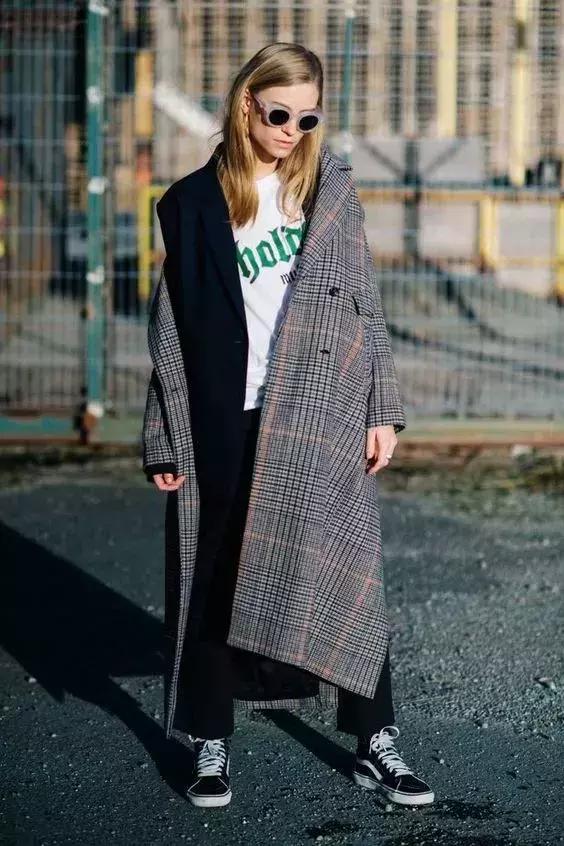 大衣脏了不用洗一条毛巾轻松搞定,大衣脏了一块怎么简易洗