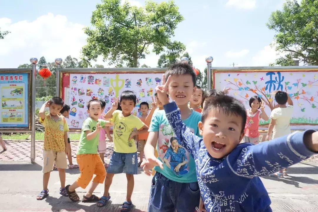爱是此刻的相遇——东方红平安希望小学合唱团诞生记