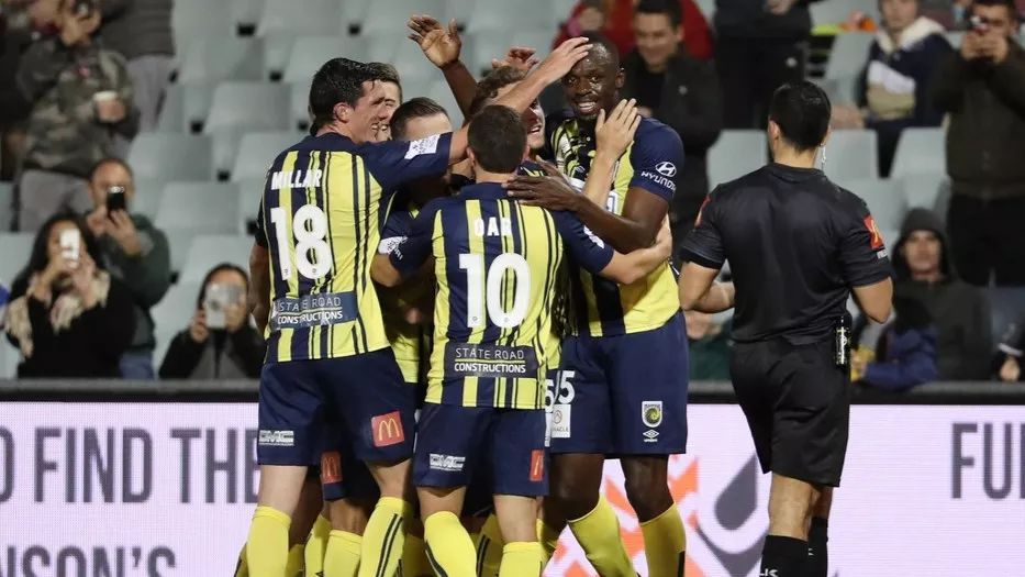 飞人博尔特终结足球梦,田径传奇博尔特