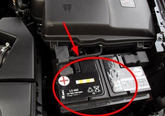 汽车电瓶亏电一次修理厂就说坏了,汽车在修理厂放太久导致电瓶亏电