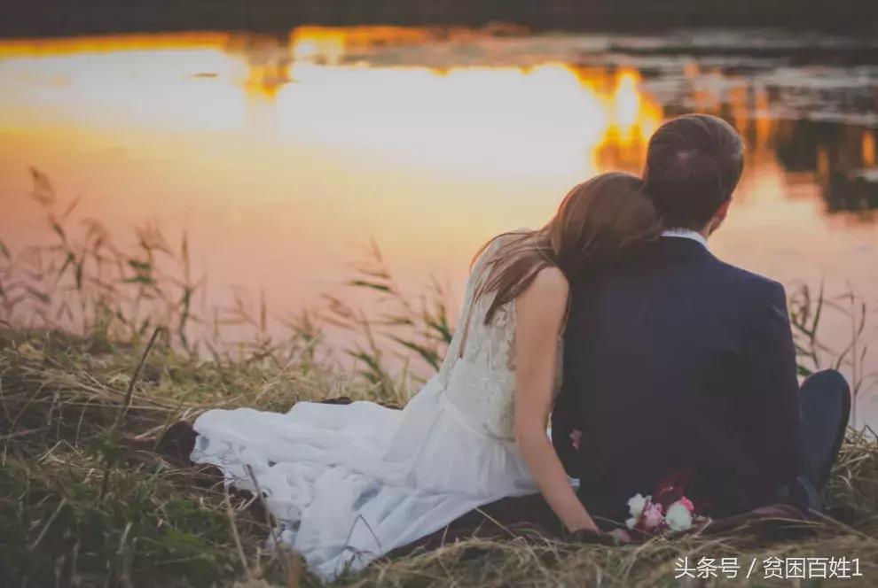 白天是夫妻晚上是邻居经典顺口溜,白天是夫妻晚上是邻居的原唱是谁