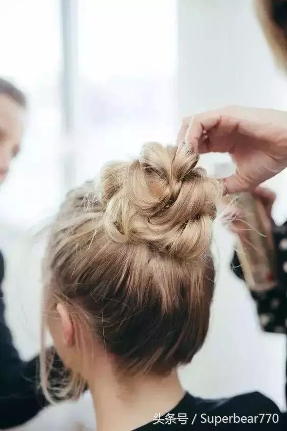 头顶头发又细又软又少怎么办,头发少又细又软适合什么发型