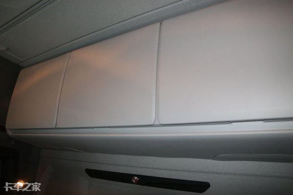 搭载v6发动机275匹马力的越野车,750匹马力的斯堪尼亚