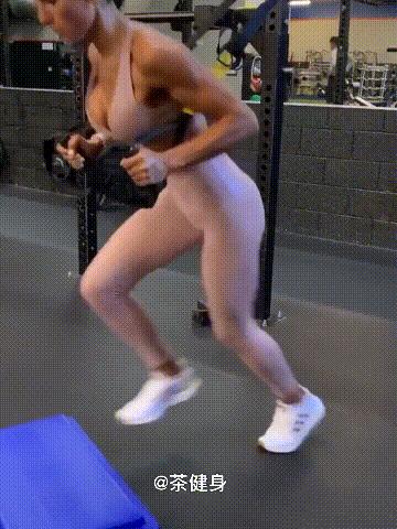 大腿外侧肌肉突出该怎么练腿,怎样锻炼可以让大腿增粗