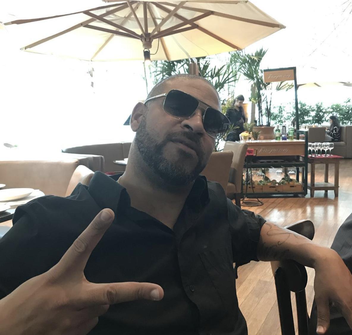 他曾是媲美大罗的天才，因父亲去世而堕落，只有36岁，却像50岁