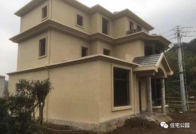 农村自建房三层小别墅真实视频,2022年河南自建房包工280一平贵吗