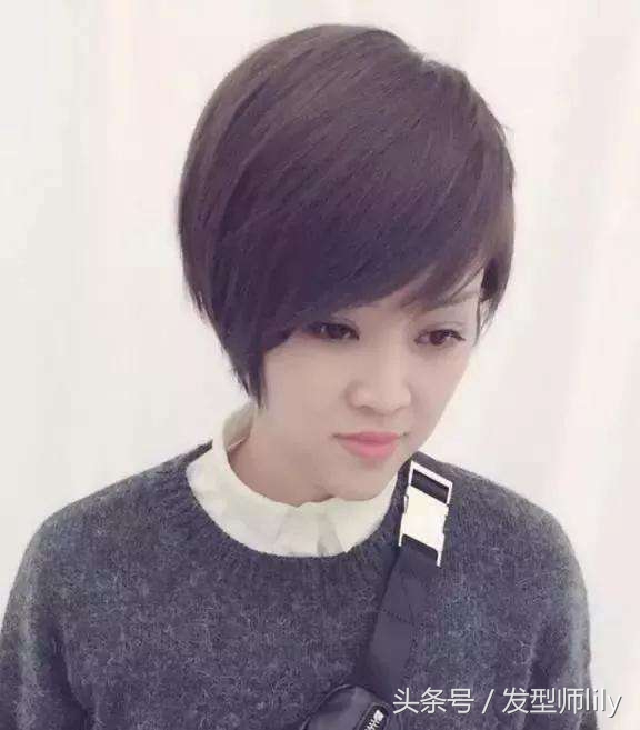 适合发量多且蓬的短发烫,露耳短发蓬松烫什么样的