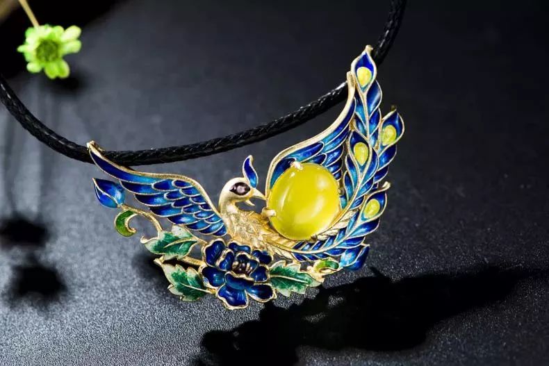 施华洛世奇水晶和天然水晶的区别,施华洛世奇天鹅水晶真假鉴别