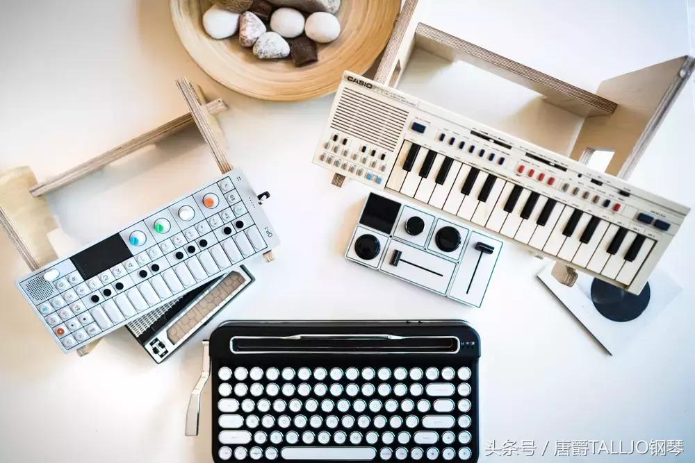 弹钢琴先学谱子还是学指法,弹钢琴学新谱子的正确流程是什么