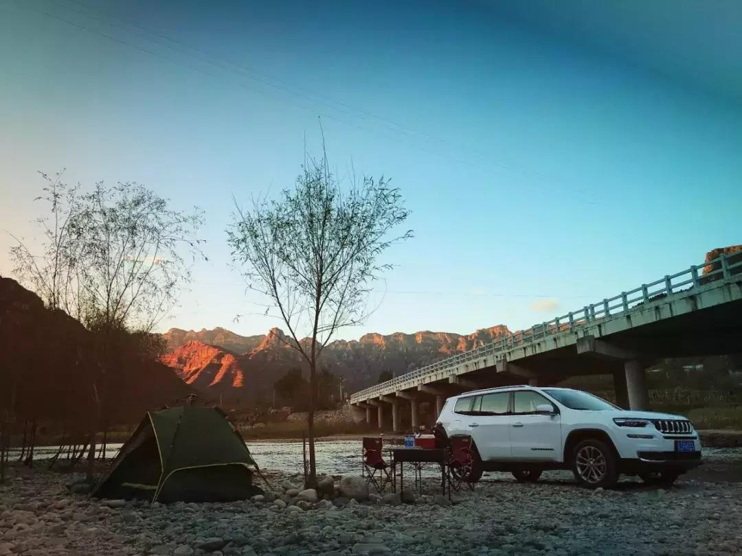 梁洪的私人订制丨用全知全能的Jeep指挥官，载一程惊喜与浪漫