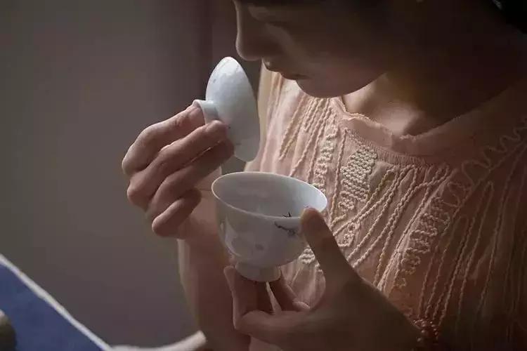 什么茶汤最好香浓厚,一杯茶的滋味视频