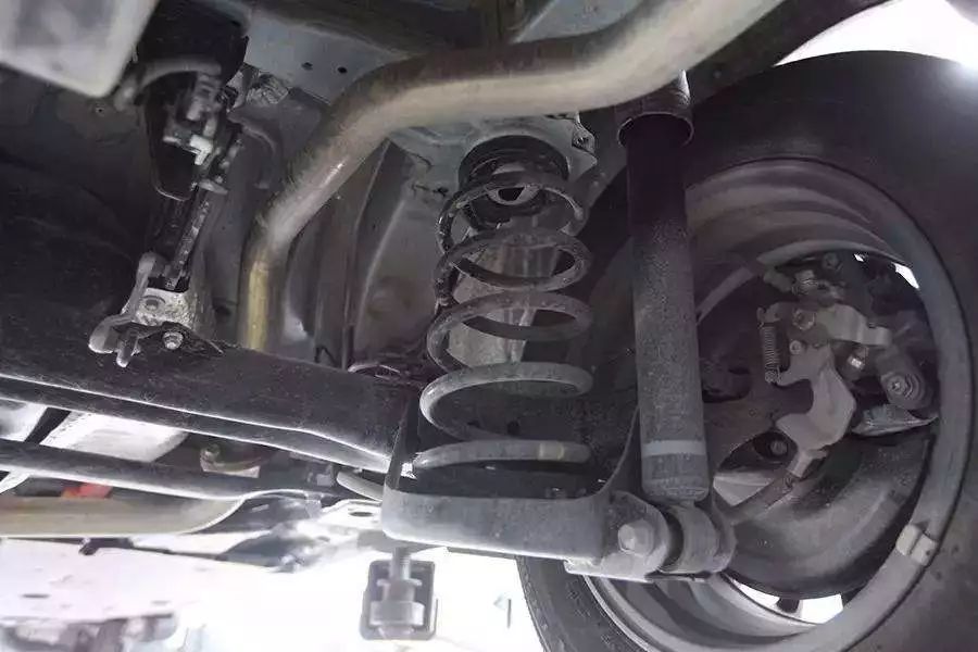 雷凌避震漏油,雷凌双擎避震漏油解决方法