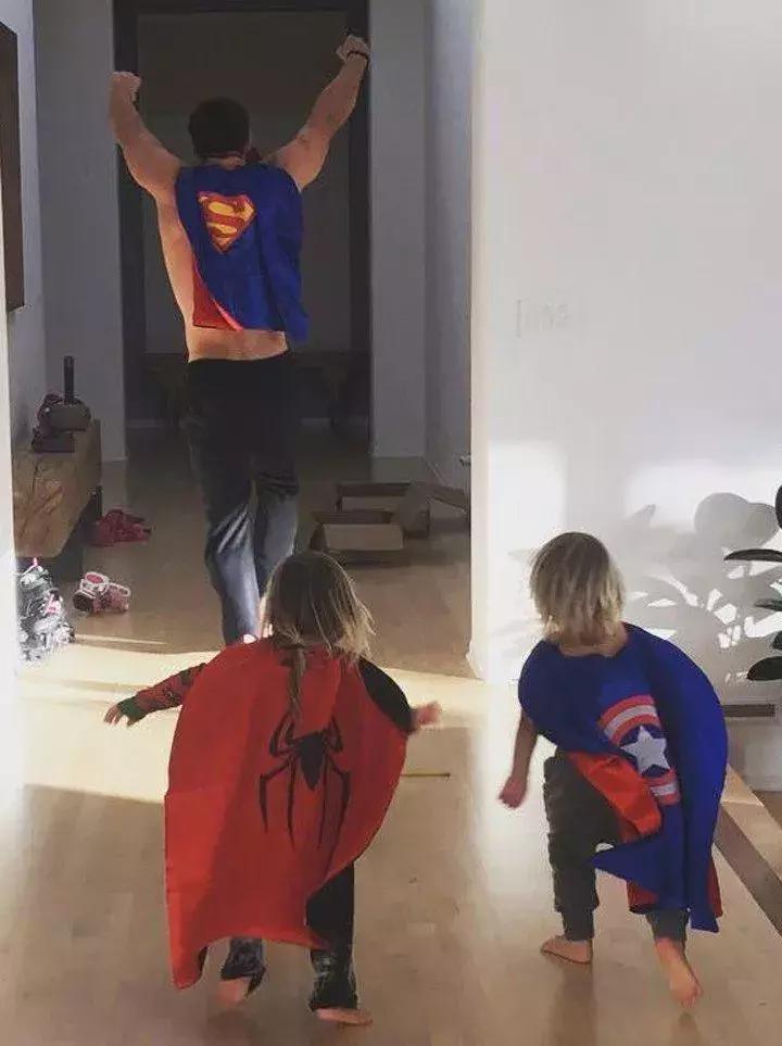 浜湁100涓囩矇涓濆嵈琚槻绗戠殑瑙嗛,700涓囩矇涓濆拰骞崇簿鑻变富鎾鍢茶