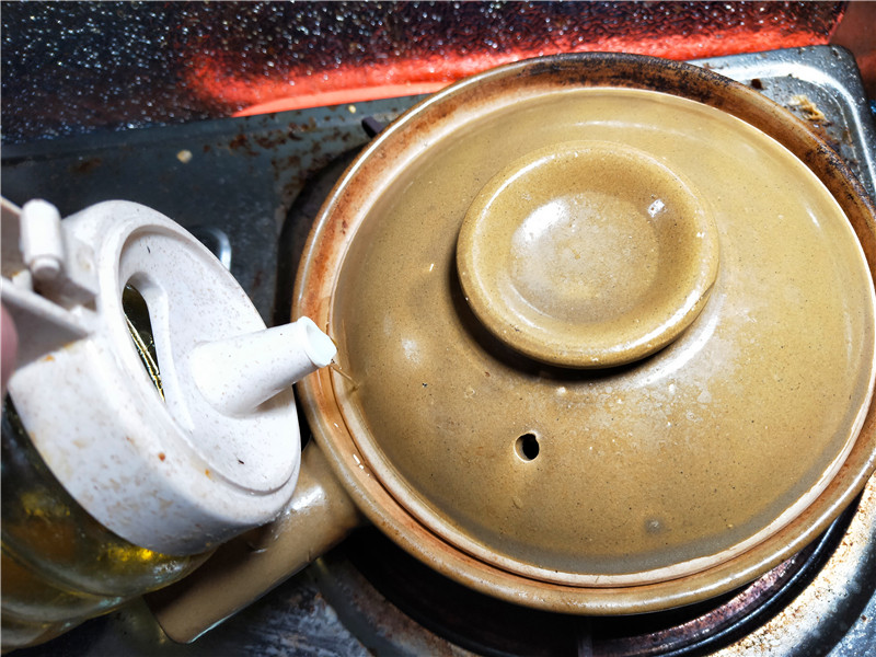 广式煲仔饭如何有锅巴,广式正宗煲仔饭做法