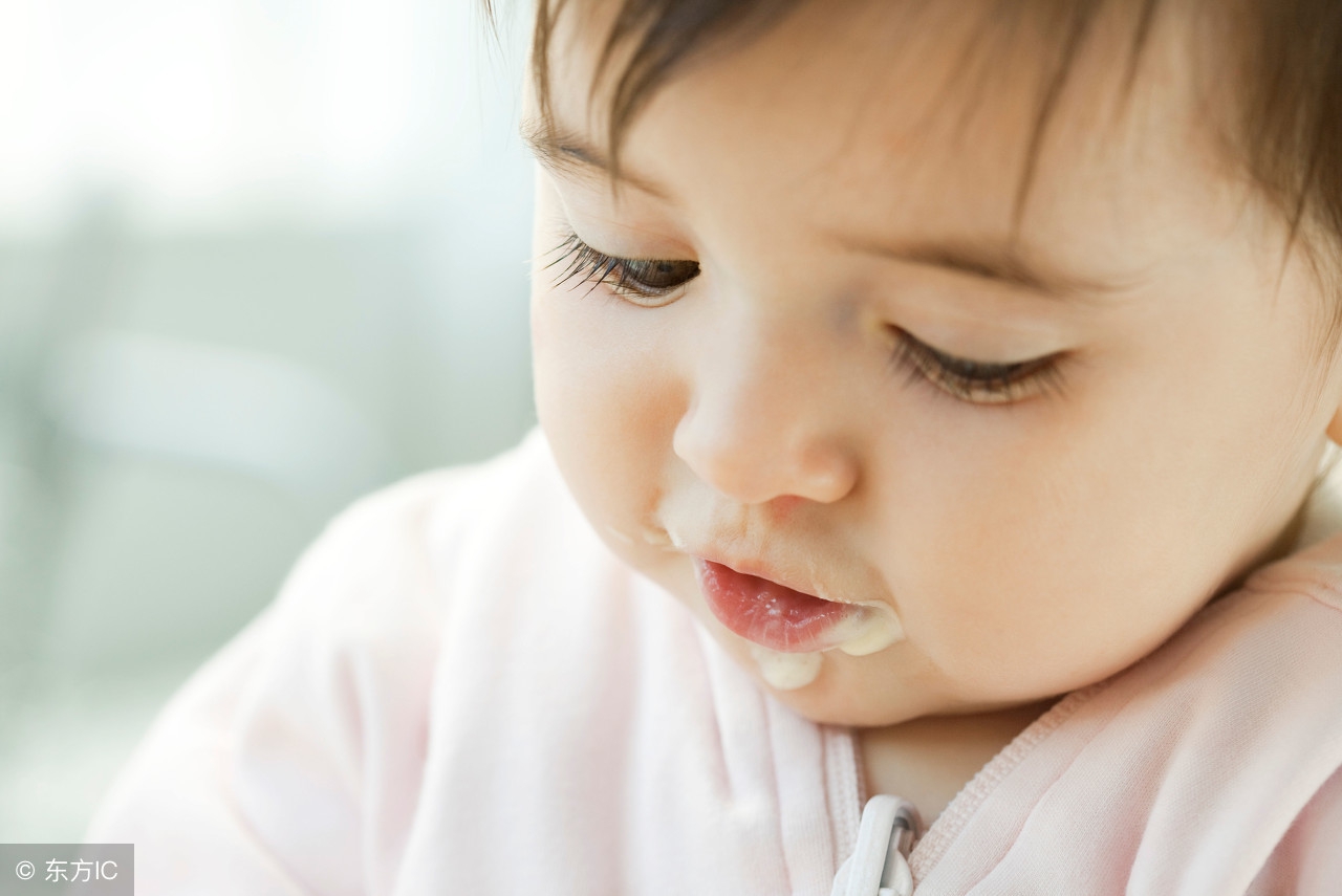 孩子喝奶粉妙招视频,一岁宝宝不喝奶粉快速解决