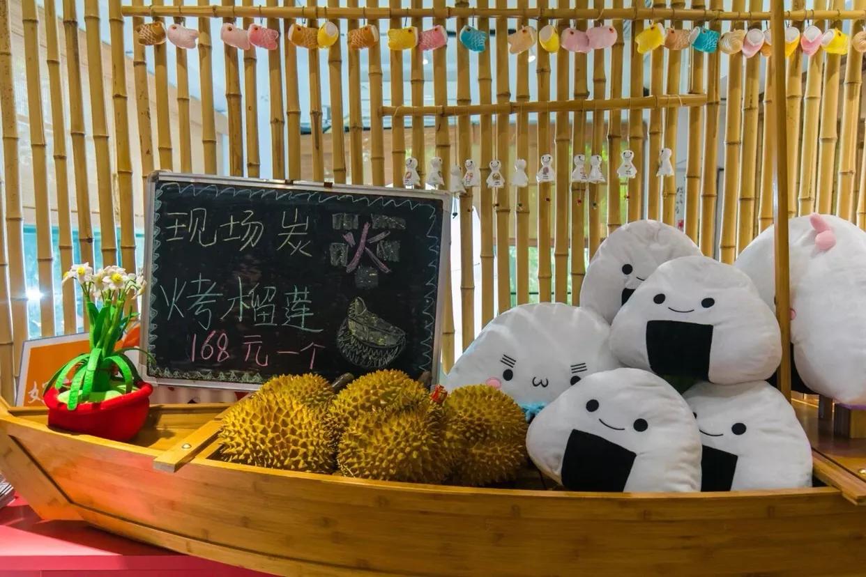 最好吃的烤榴莲肉,香格里拉古城炭烤榴莲