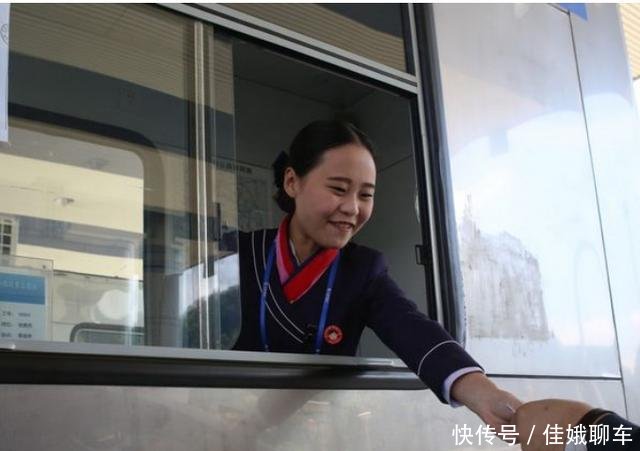 高速收费卡丢在车里了怎么办,高速公路丢失通行卡如何收费