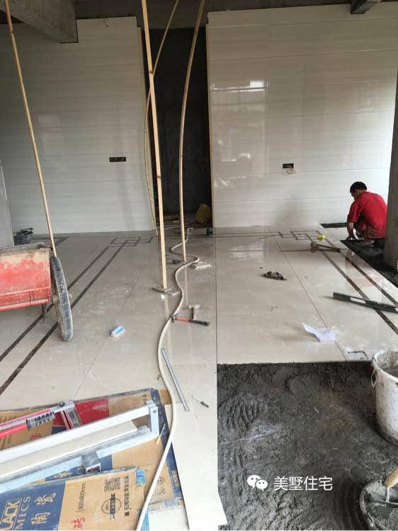 农村三层自建房旧房改造全过程,农村旧房翻修屋顶造别墅