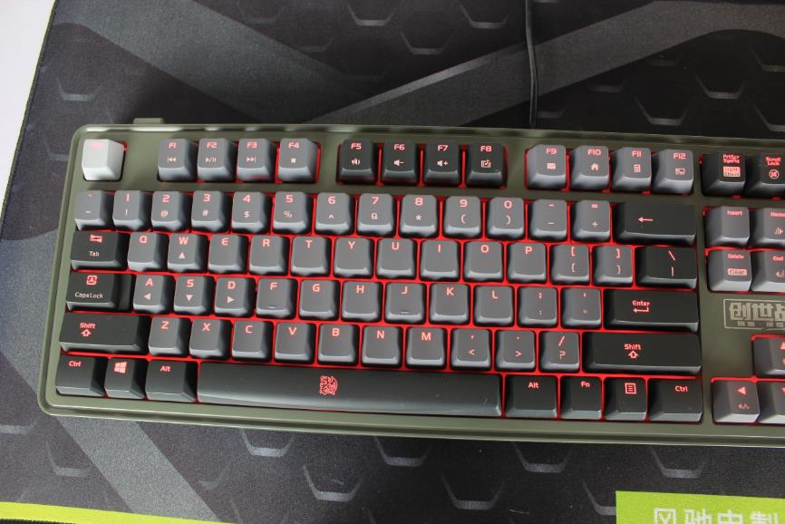 青轴红轴茶轴电竞游戏电脑,青轴全键无冲电竞键盘