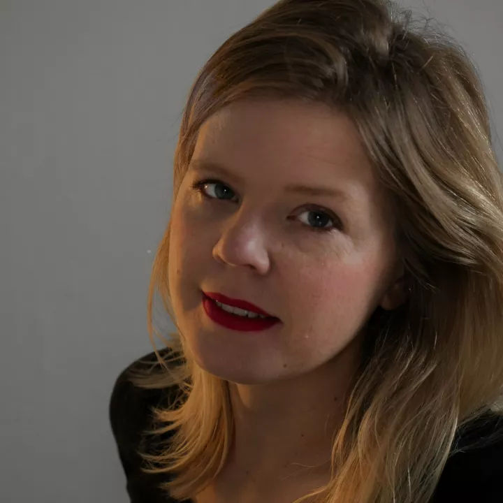 她翻译了《射雕》，外国人直呼：很遗憾人生五张，才开始看金庸