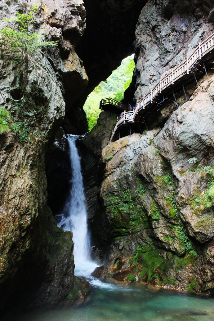 天生桥自然成形的石桥,天生桥喀斯特