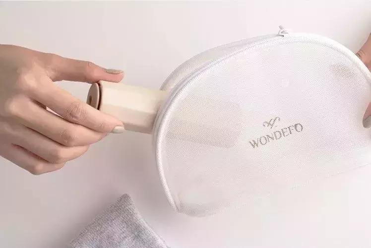 彻底消灭大衣尘屑？超实用的粘毛筒，值得我安利一整季！