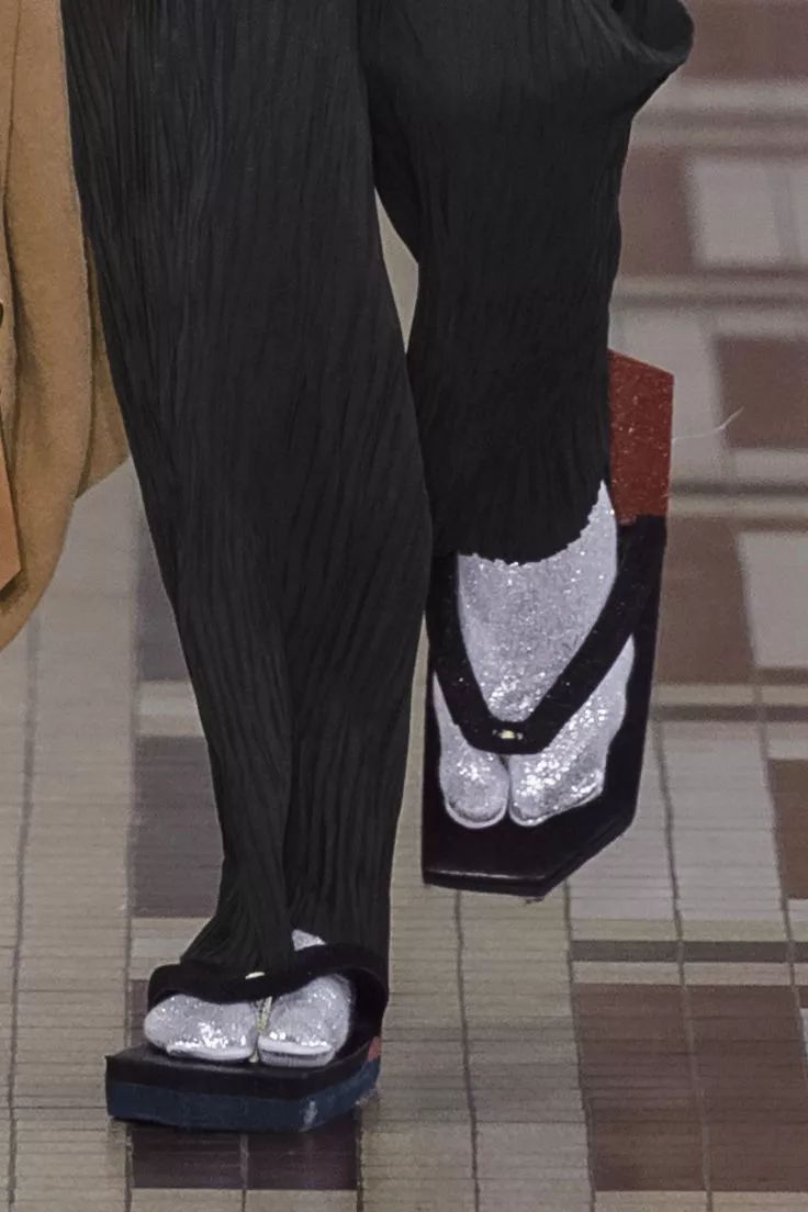 袜子怎样搭配才够舒适够时尚,袜子时尚搭配