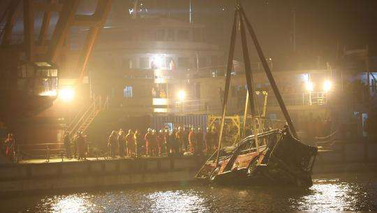 重庆公交坠江有多少人获救,重庆公交坠江遇难者家属怎么赔偿