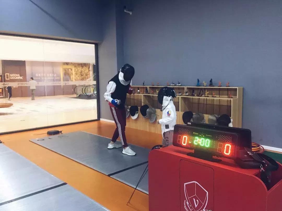 一线测评｜梦想孩子能够仗“剑”走天涯万国体育击剑运动实测