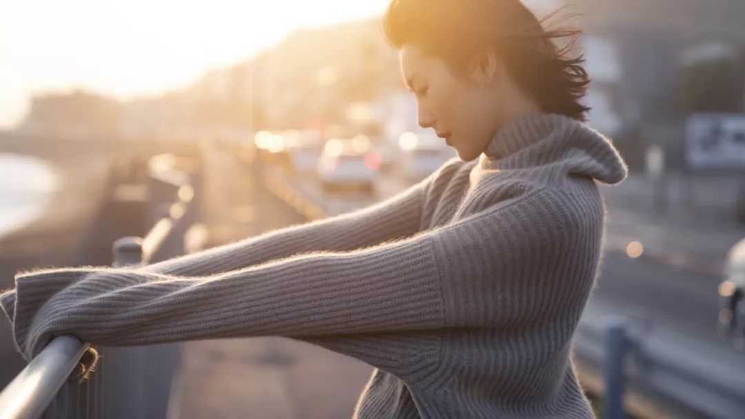 不是所有的羊绒衫都是柔软的么,质感柔软羊绒衫穿着舒服春秋