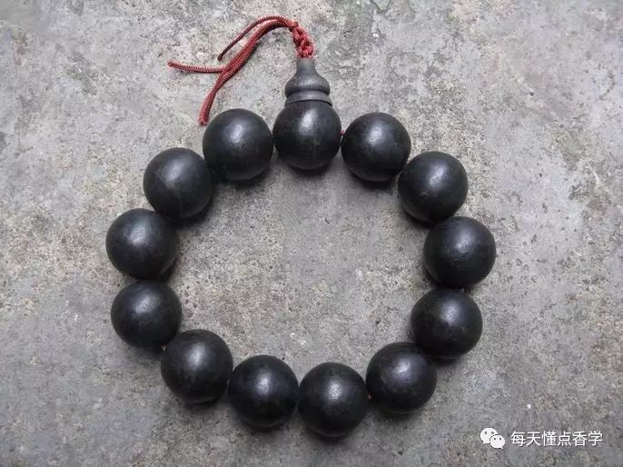 每天懂点沉香,真正的沉香手串教您怎样鉴别