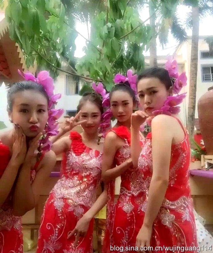 美女云南西双版纳傣族泼水节歌舞,2010西双版纳傣族万人泼水节