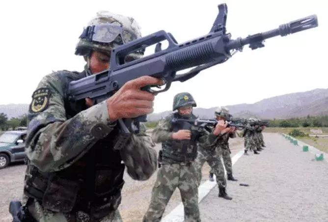 看起来很炫酷的盘玩手法,超级炫酷的换弹方式