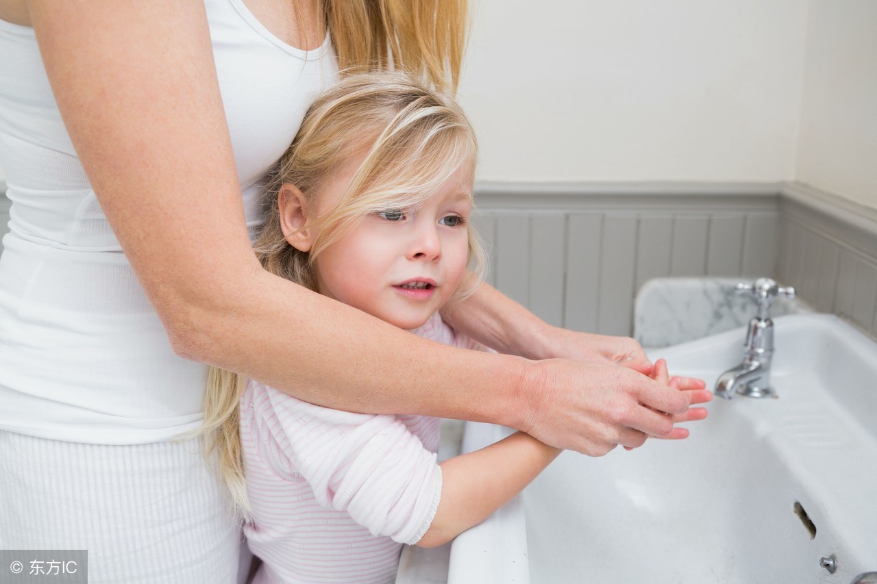 宝宝的手太脏怎么才能洗干净,宝宝外出怎么清洁手部