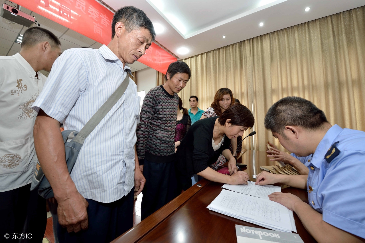 以案说法拒不执行判决怎么办,房屋纠纷户主坚决不迁户口怎么办