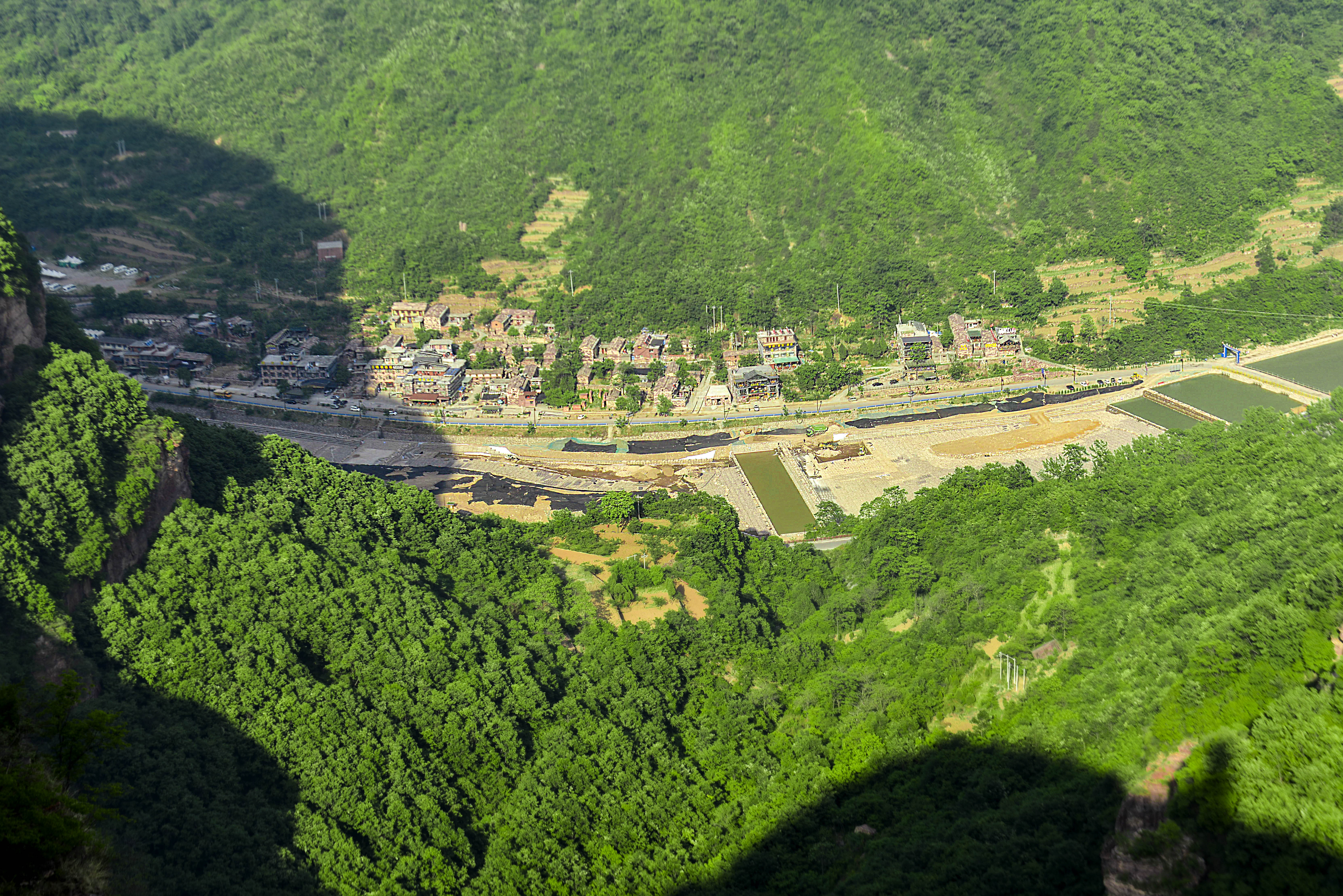 来到这里，我承认我腿有些软，但我还是痴迷于它的美